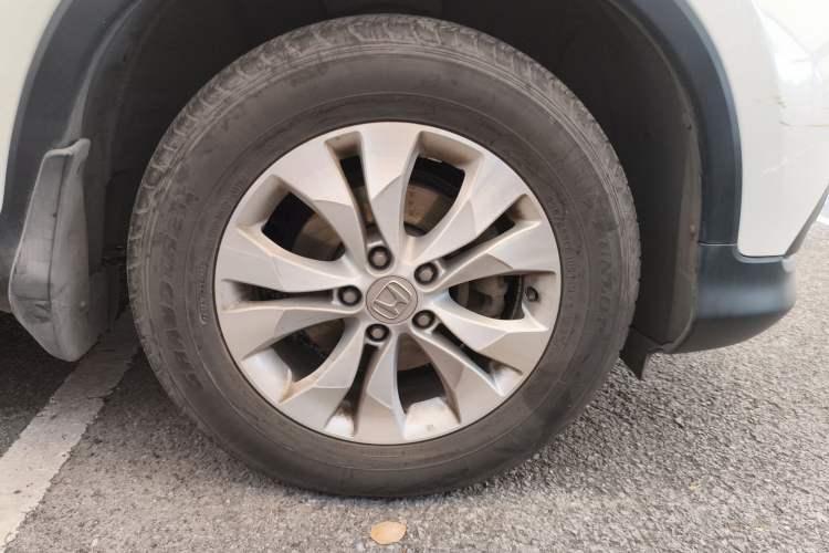 Used Honda CR-V 2013 2.4L four-wheel drive luxury version Right Front Wheel Hub