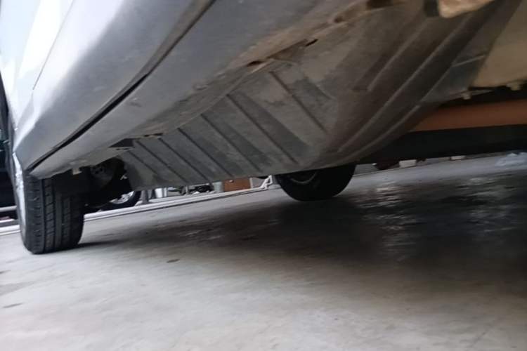 Used Honda CR-V 2013 2.4L two-wheel drive luxury version Right Side Sill