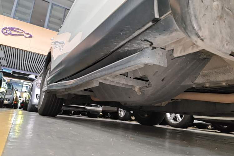 Used Honda CR-V 2013 2.4L two-wheel drive luxury version Right Side Sill