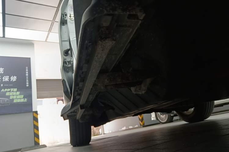 Used Honda CR-V 2013 2.4L two-wheel drive luxury version Right Side Sill