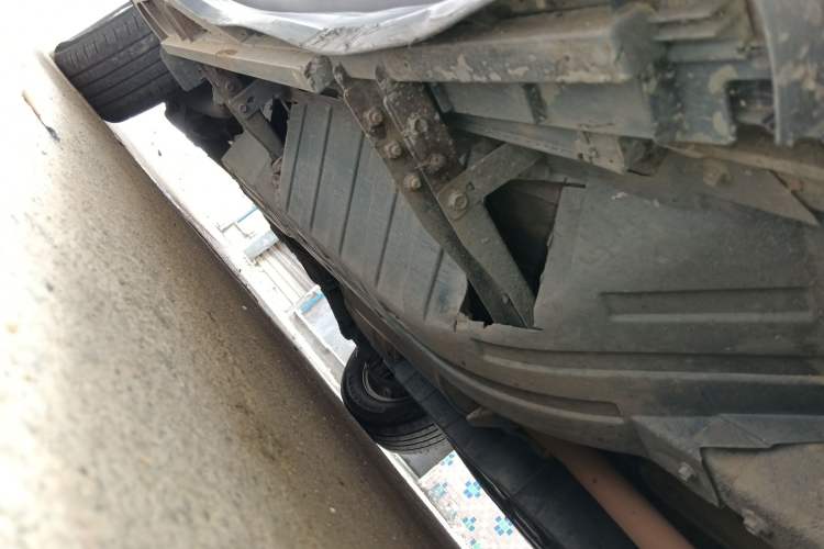 Used Honda CR-V 2013 2.4L two-wheel drive luxury version Right Side Sill