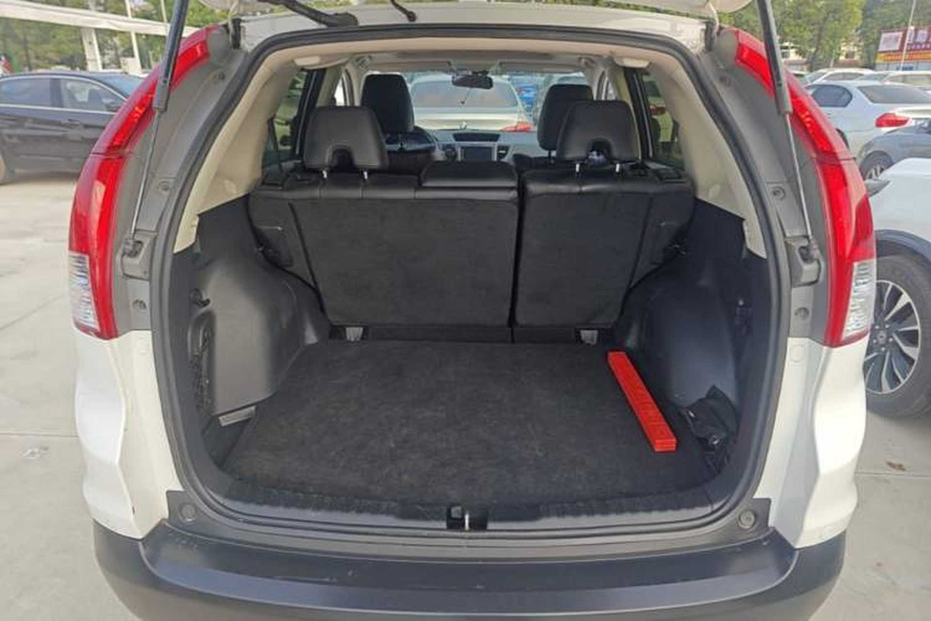 Used Honda CR-V 2013 2.4L four-wheel drive luxury version Trunk