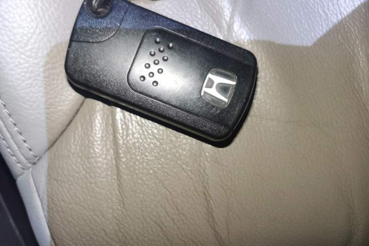 Used Honda CR-V 2013 2.4L two-wheel drive luxury version Vehicle Key