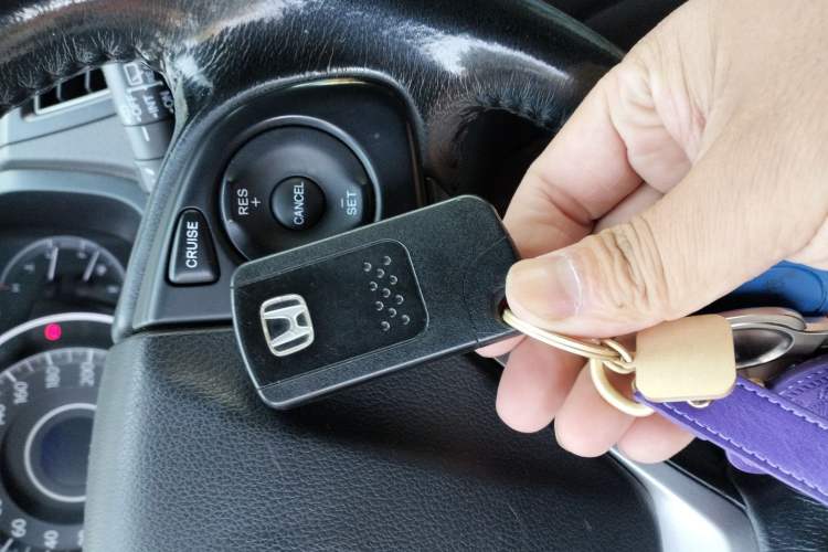 Used Honda CR-V 2013 2.4L two-wheel drive luxury version Vehicle Key
