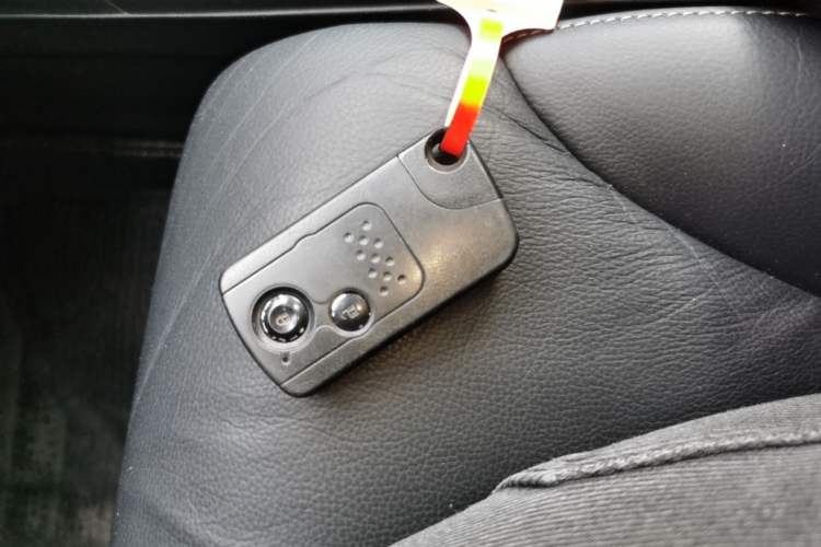 Used Honda CR-V 2013 2.4L two-wheel drive luxury version Vehicle Key