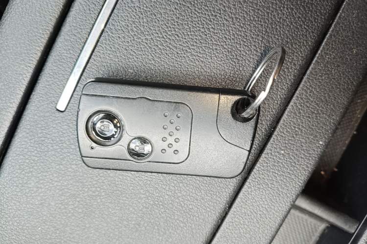 Used Honda CR-V 2013 2.4L two-wheel drive luxury version Vehicle Key