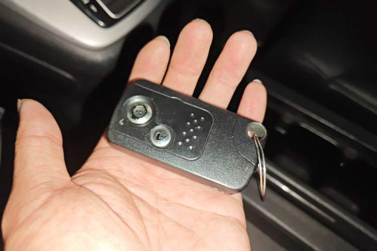 Used Honda CR-V 2013 2.4L four-wheel drive luxury version Vehicle Key