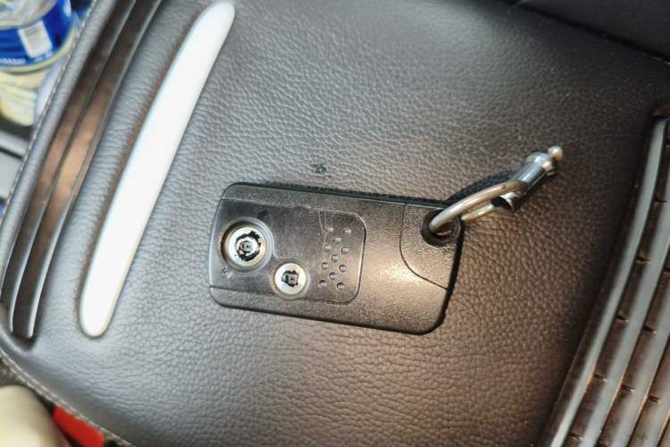Used Honda CR-V 2013 2.4L two-wheel drive luxury version Vehicle Key
