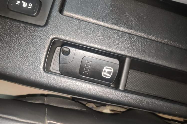 Used Honda CR-V 2013 2.4L two-wheel drive luxury version Vehicle Key
