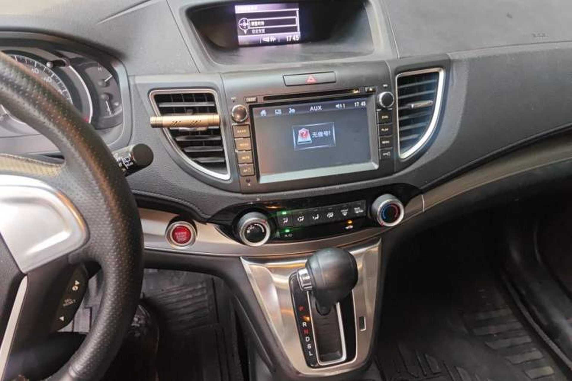 Used Honda CR-V 2015 2.0L two-wheel drive Fashion Edition Audio And AC Panel