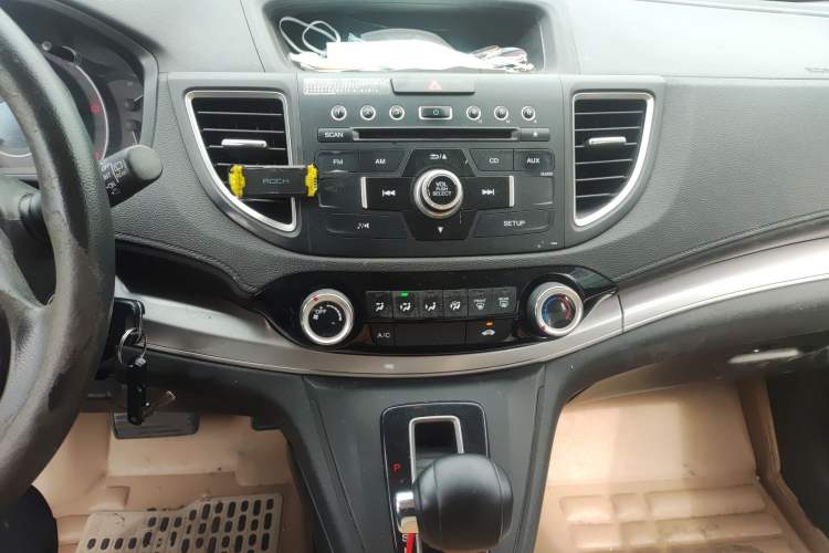 Used Honda CR-V 2015 2.0L two-wheel drive urban version Audio And AC Panel