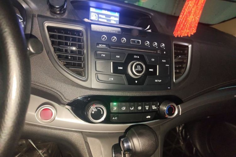 Used Honda CR-V 2015 2.0L two-wheel drive Fashion Edition Audio And AC Panel