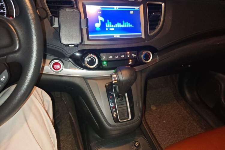 Used Honda CR-V 2015 2.0L two-wheel drive Fashion Edition Audio And AC Panel