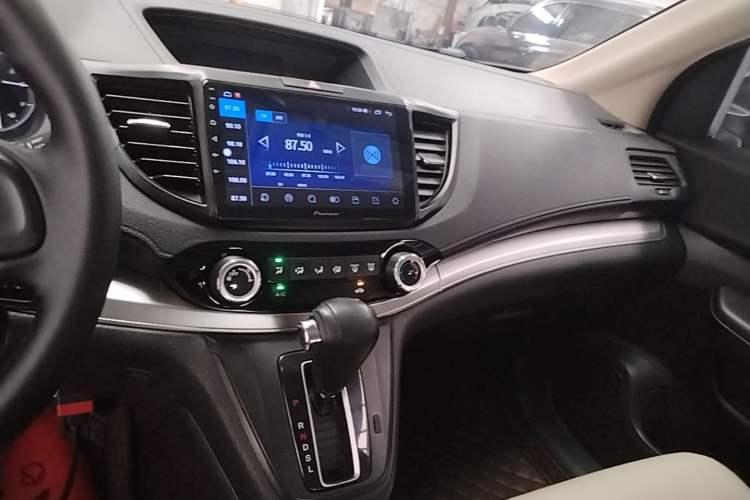Used Honda CR-V 2015 2.0L two-wheel drive urban version Audio And AC Panel
