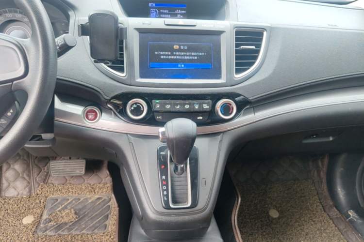 Used Honda CR-V 2015 2.0L two-wheel drive Fashion Edition Audio And AC Panel