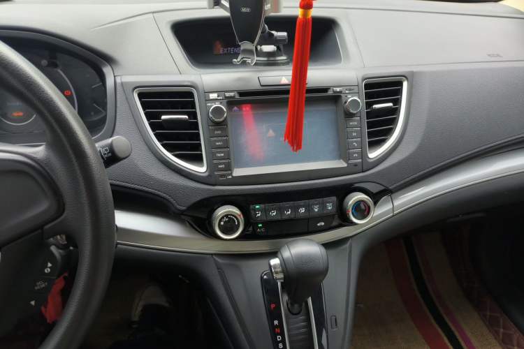 Used Honda CR-V 2015 2.0L two-wheel drive urban version Audio And AC Panel