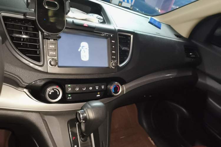 Used Honda CR-V 2015 2.0L two-wheel drive urban version Audio And AC Panel
