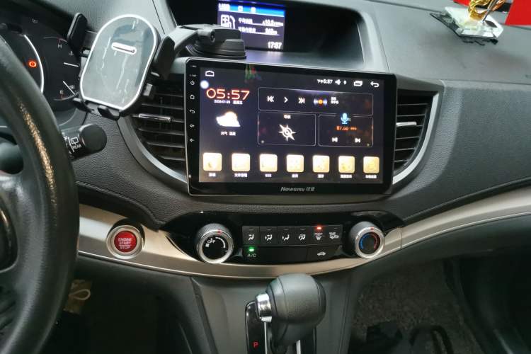 Used Honda CR-V 2015 2.0L two-wheel drive Fashion Edition Audio And AC Panel