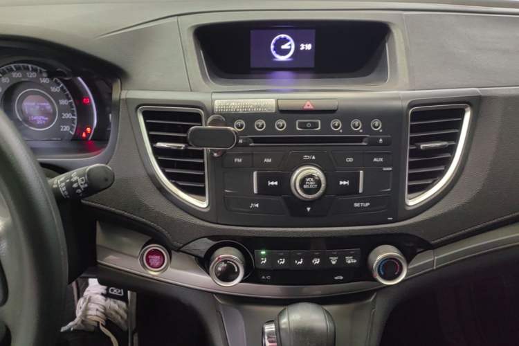 Used Honda CR-V 2015 2.0L two-wheel drive Fashion Edition Audio And AC Panel