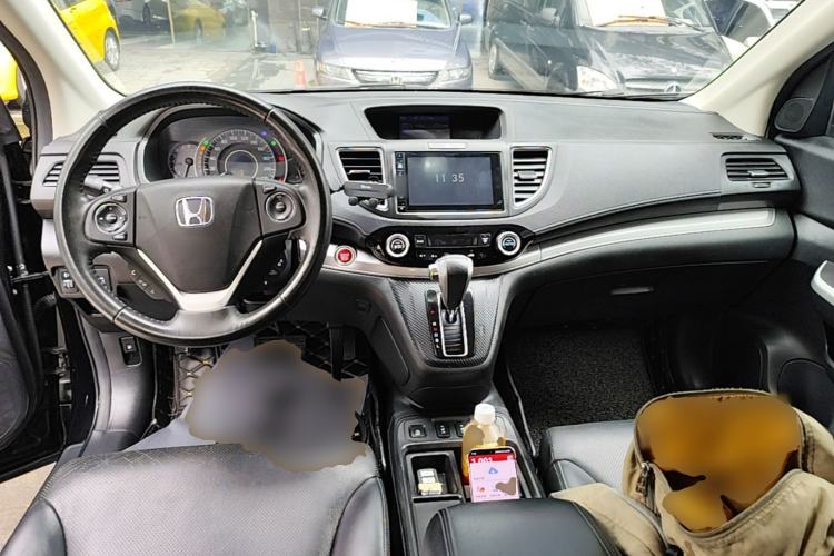 Used Honda CR-V 2015 2.4L two-wheel drive luxury version Center Console