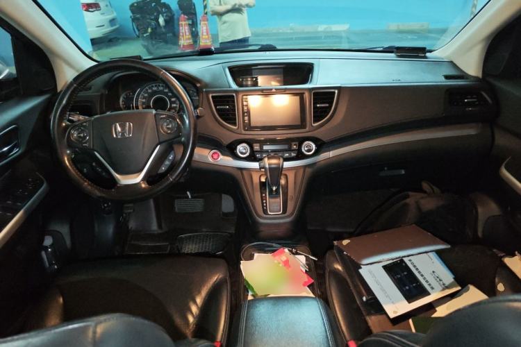 Used Honda CR-V 2015 2.4L four-wheel drive luxury version Center Console