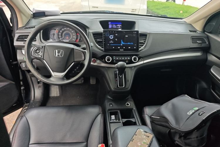 Used Honda CR-V 2015 2.0L two-wheel drive Fashion Edition Center Console