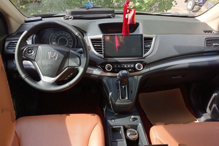 Used Honda CR-V 2015 2.0L two-wheel drive urban version Center Console