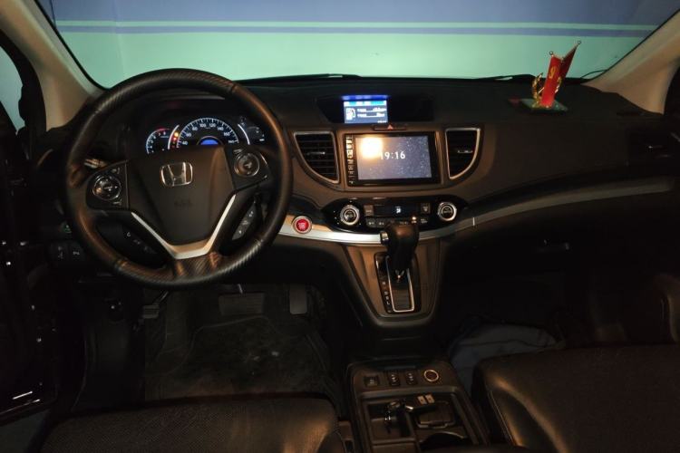Used Honda CR-V 2015 2.4L two-wheel drive luxury version Center Console