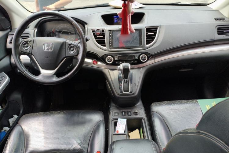 Used Honda CR-V 2015 2.4L two-wheel drive luxury version Center Console