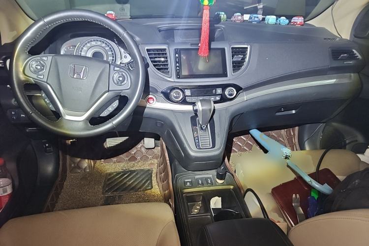 Used Honda CR-V 2015 2.4L two-wheel drive luxury version Center Console
