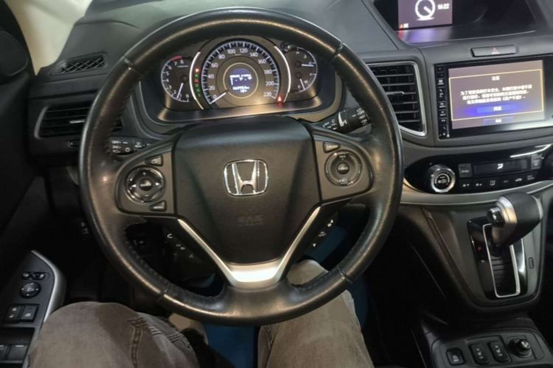 Used Honda CR-V 2015 2.4L four-wheel drive luxury version Center Console