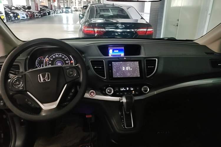 Used Honda CR-V 2015 2.4L two-wheel drive luxury version Center Console