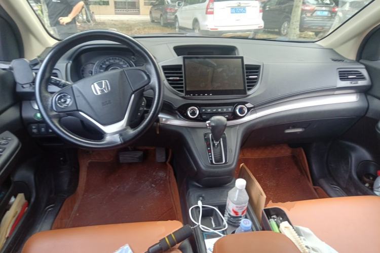 Used Honda CR-V 2015 2.0L two-wheel drive urban version Center Console
