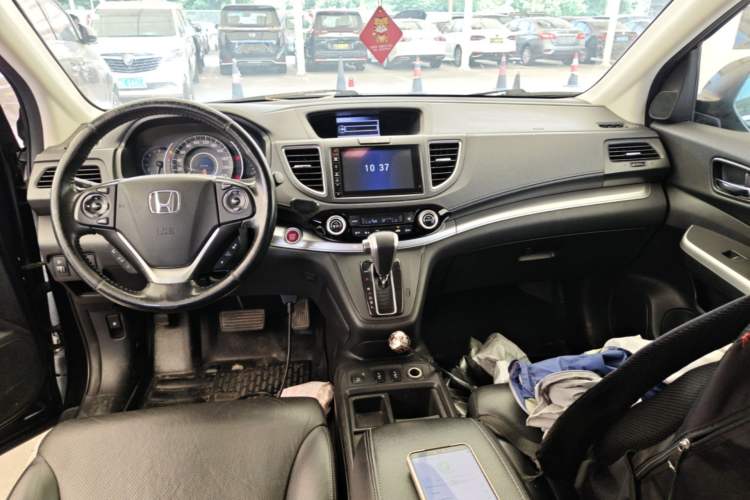 Used Honda CR-V 2015 2.4L two-wheel drive luxury version Center Console