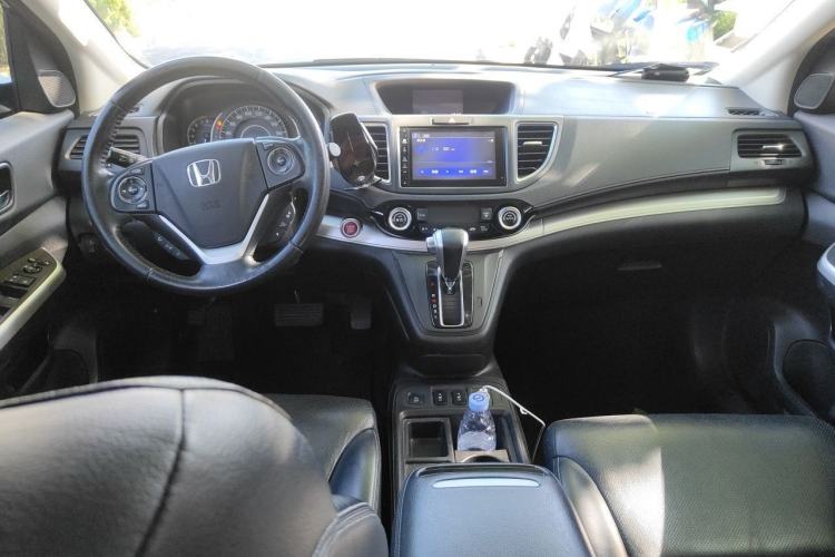 Used Honda CR-V 2015 2.4L four-wheel drive luxury version Center Console