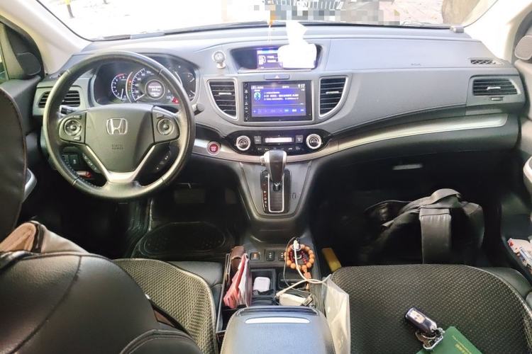 Used Honda CR-V 2015 2.4L two-wheel drive luxury version Center Console