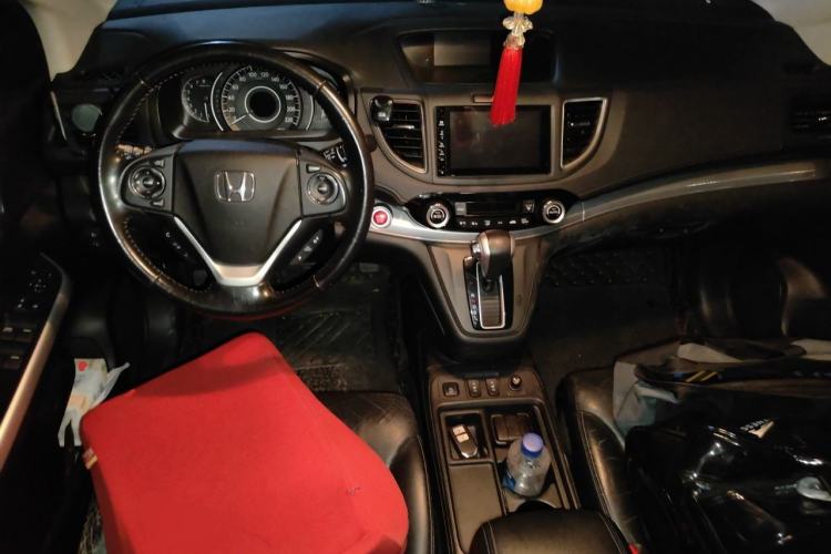 Used Honda CR-V 2015 2.4L two-wheel drive luxury version Center Console