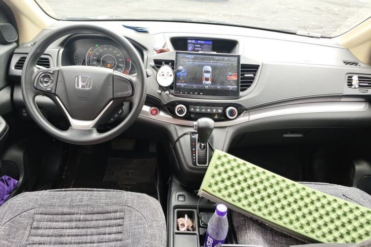 Used Honda CR-V 2015 2.0L two-wheel drive Fashion Edition Center Console