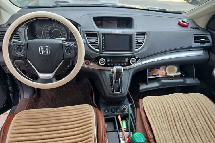 Used Honda CR-V 2015 2.4L two-wheel drive luxury version Center Console
