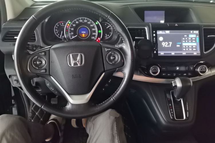 Used Honda CR-V 2015 2.4L two-wheel drive luxury version Center Console
