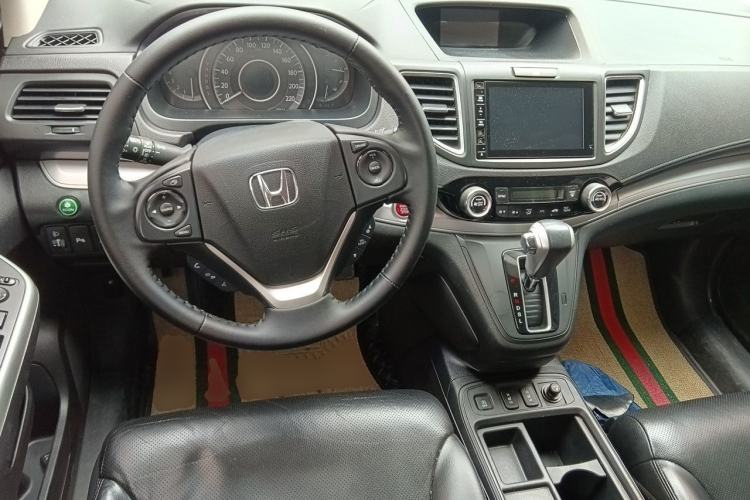 Used Honda CR-V 2015 2.4L four-wheel drive luxury version Center Console