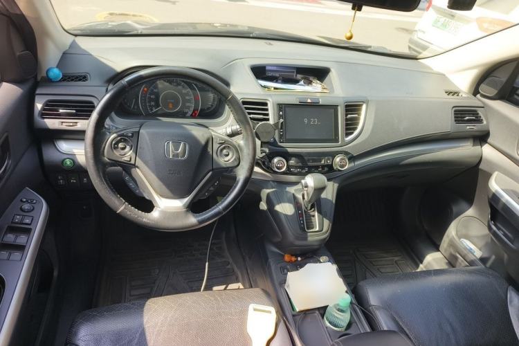 Used Honda CR-V 2015 2.4L two-wheel drive luxury version Center Console