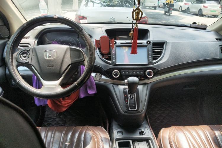 Used Honda CR-V 2015 2.0L two-wheel drive Fashion Edition Center Console