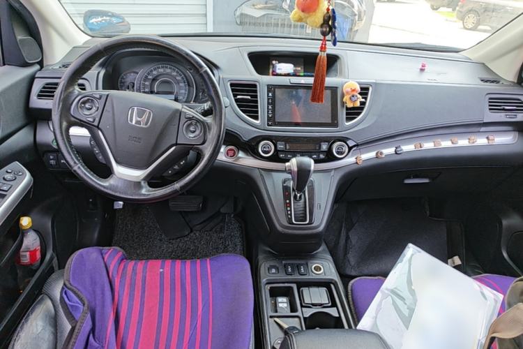 Used Honda CR-V 2015 2.4L two-wheel drive luxury version Center Console