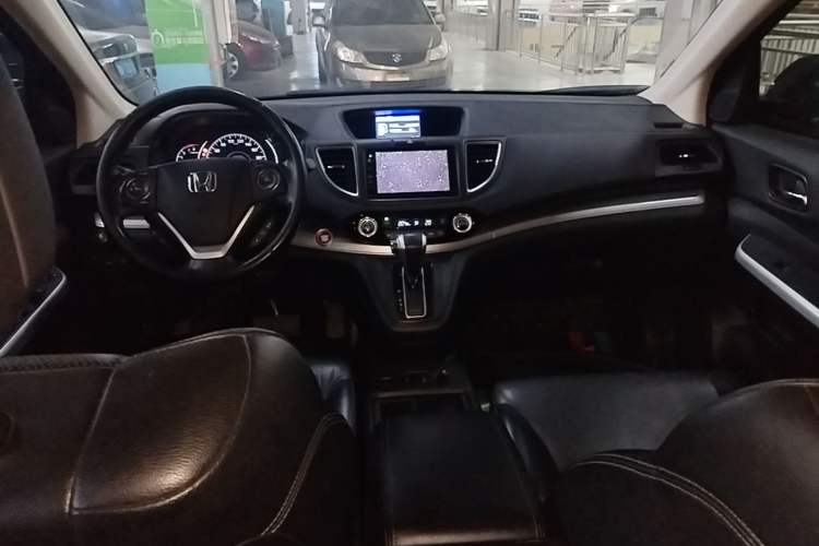 Used Honda CR-V 2015 2.4L two-wheel drive luxury version Center Console