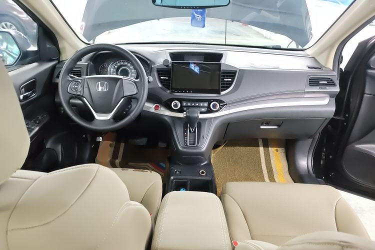 Used Honda CR-V 2015 2.0L two-wheel drive Fashion Edition Center Console