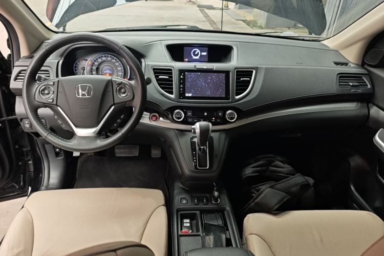 Used Honda CR-V 2015 2.4L four-wheel drive luxury version Center Console