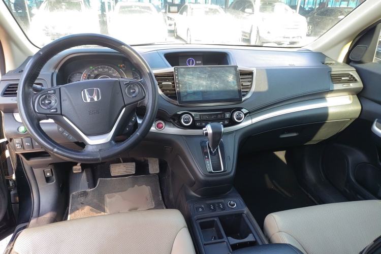 Used Honda CR-V 2015 2.4L two-wheel drive luxury version Center Console