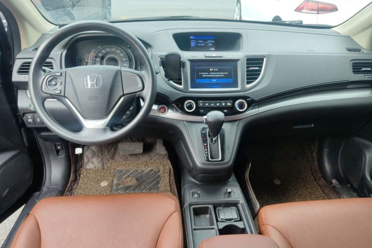 Used Honda CR-V 2015 2.0L two-wheel drive Fashion Edition Center Console