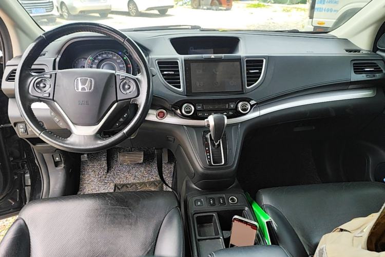 Used Honda CR-V 2015 2.4L two-wheel drive luxury version Center Console